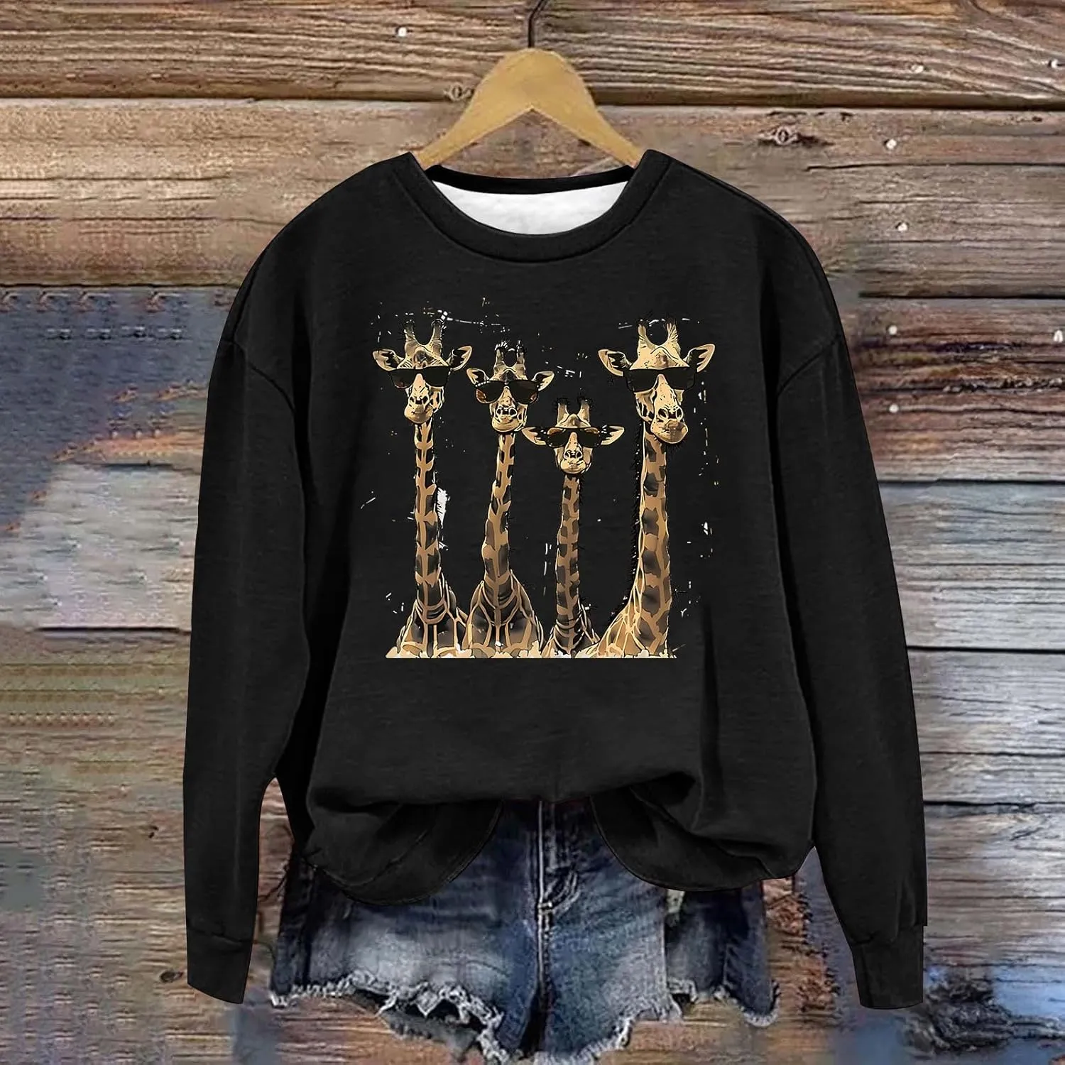 Womens Sweatshirts Pullover Long Sleeve Crewneck Cute Giraffe Graphic Tops Fashion Casual Loose Fleece Sweater Blouses
